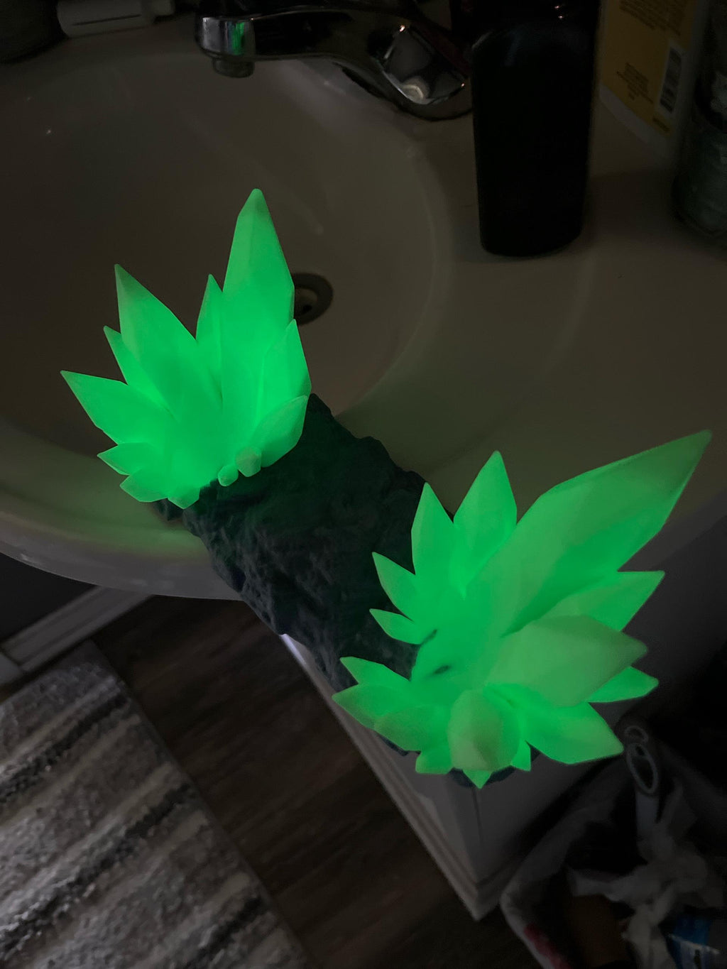 Crystal Gaming Controller Stand – PS5 & Xbox Controller Holder Dock | 3D Printed Desk Display (Multiple colours to choose from!)