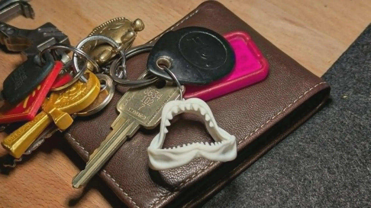 Shark Jaw Keyring - 80's Horror Movie Keychain Gift & Stocking Filler