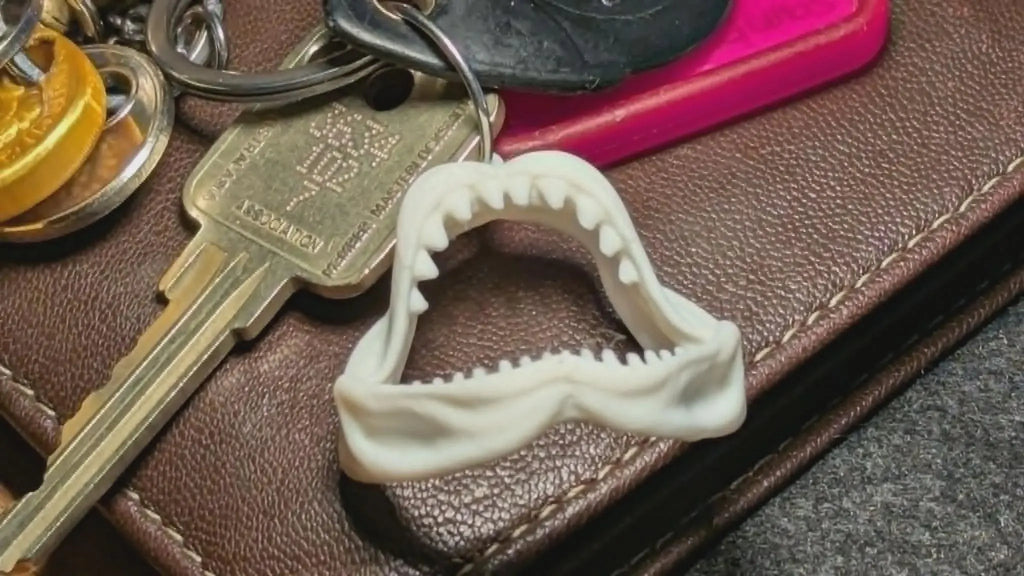 Shark Jaw Keyring - 80's Horror Movie Keychain Gift & Stocking Filler