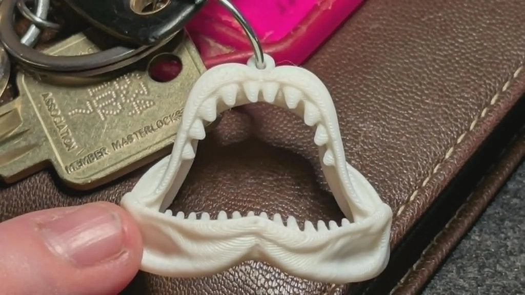 Shark Jaw Keyring - 80's Horror Movie Keychain Gift & Stocking Filler